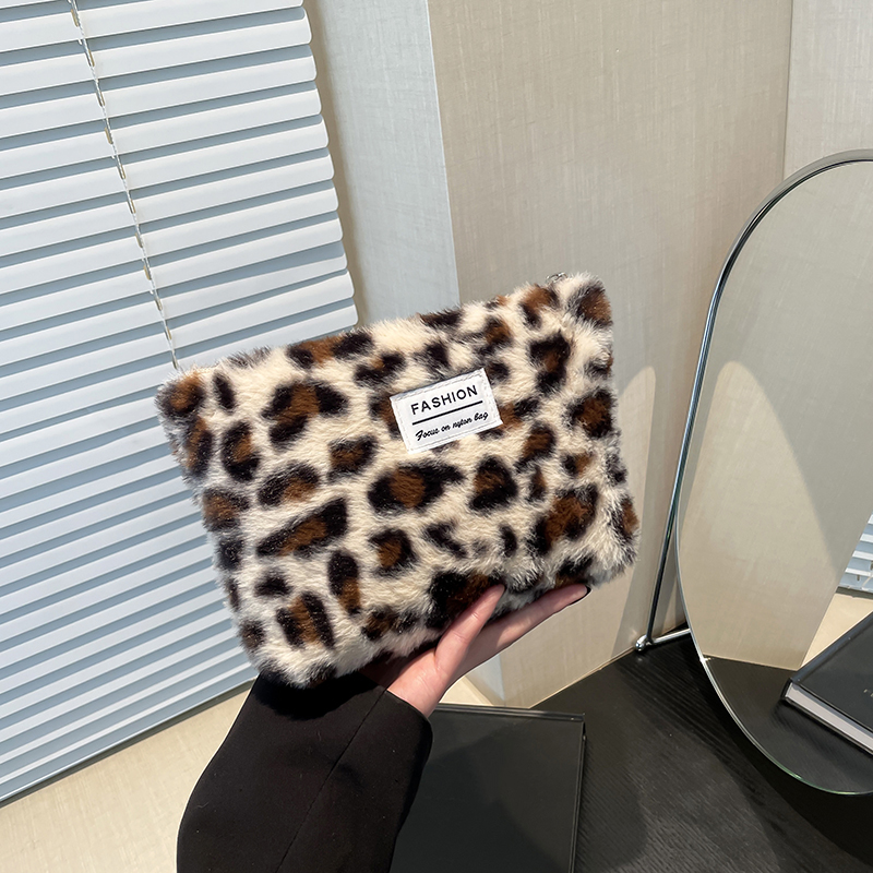 ヒョウ柄ぬいぐるみ化粧バッグ大容量ポータブル旅行用トイレタリ - Beauty Makeup Bag のレビューと価格